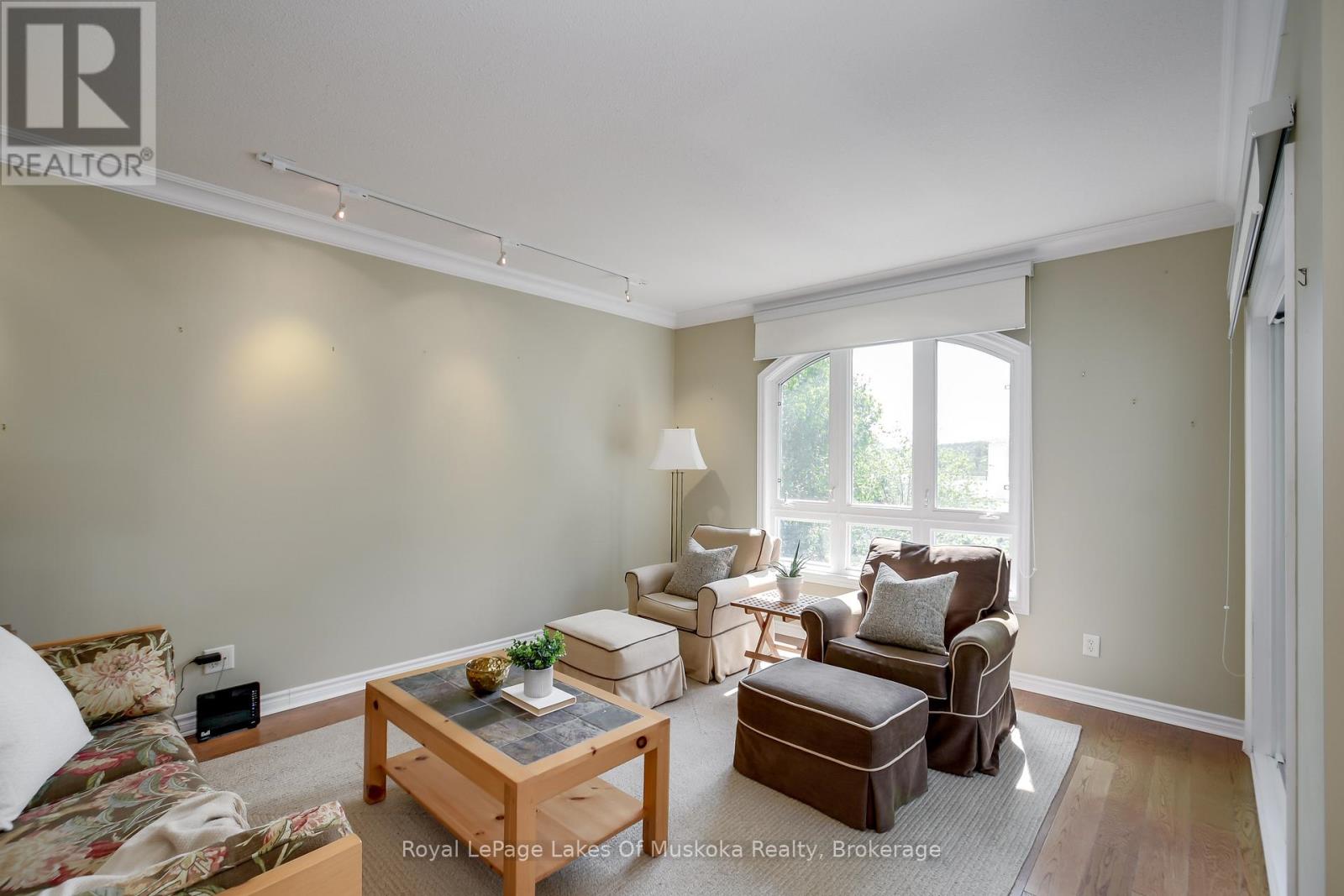 Photo 13 of 401 31 Dairy Lane, Huntsville ON