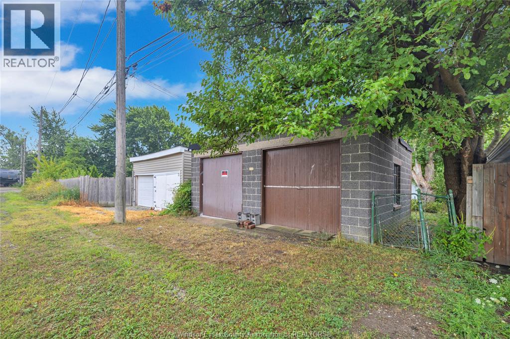 Photo 15 of 1618 Moy Avenue, Windsor ON