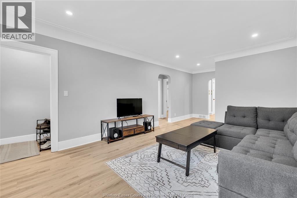 Photo 4 of 1618 Moy Avenue, Windsor ON
