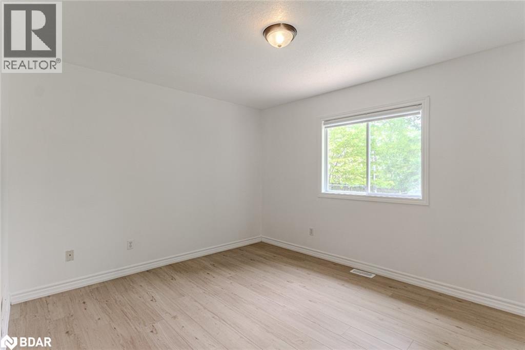Photo 11 of 32 54th Street South Unit Upper, Wasaga Beach ON
