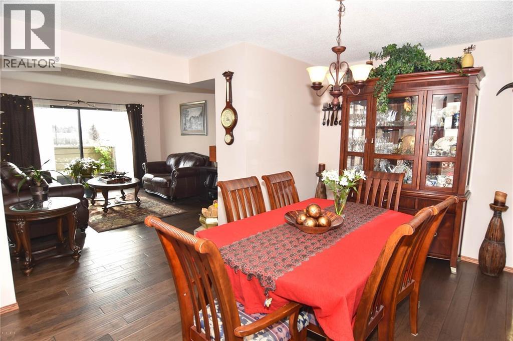 Photo 19 of 41 3302 50 Street Nw, Calgary AB