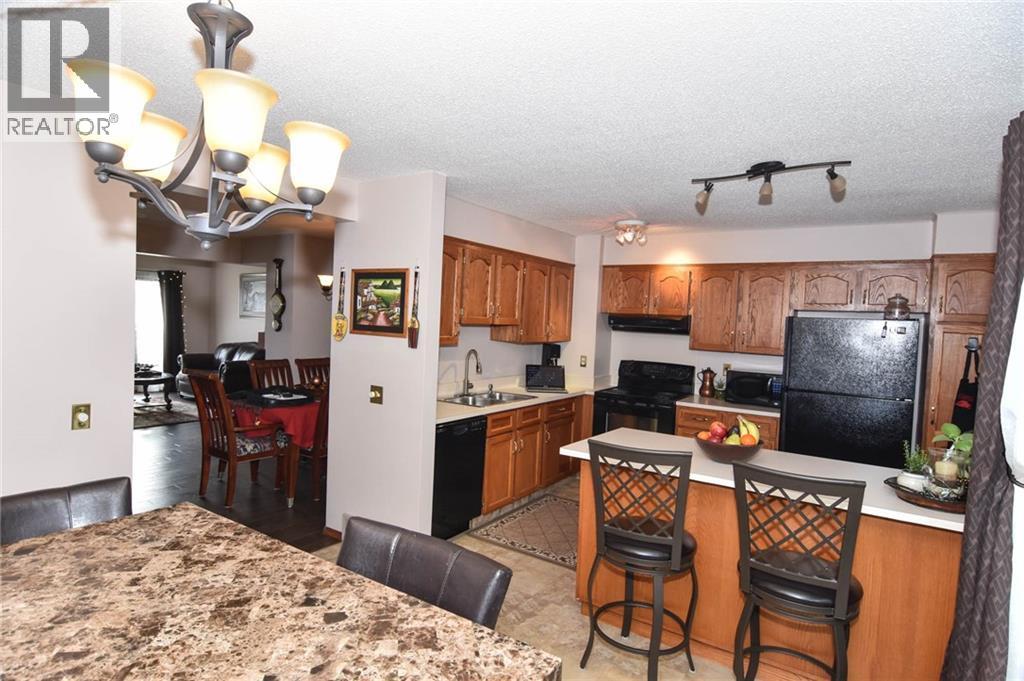 Photo 9 of 41 3302 50 Street Nw, Calgary AB