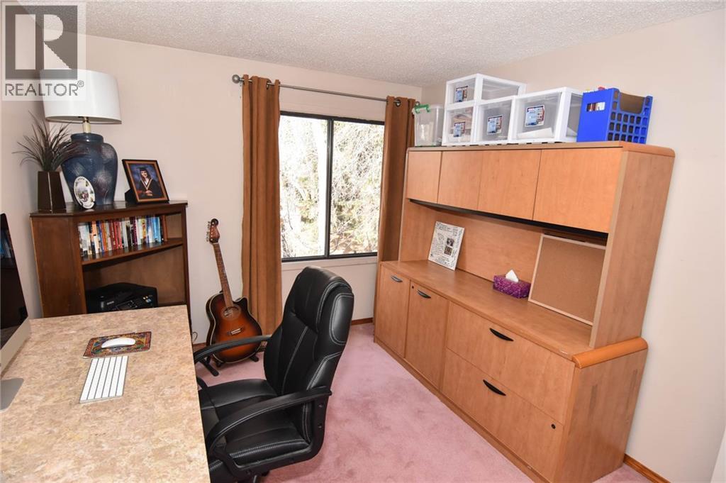Photo 35 of 41 3302 50 Street Nw, Calgary AB