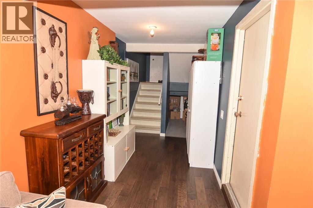 Photo 36 of 41 3302 50 Street Nw, Calgary AB