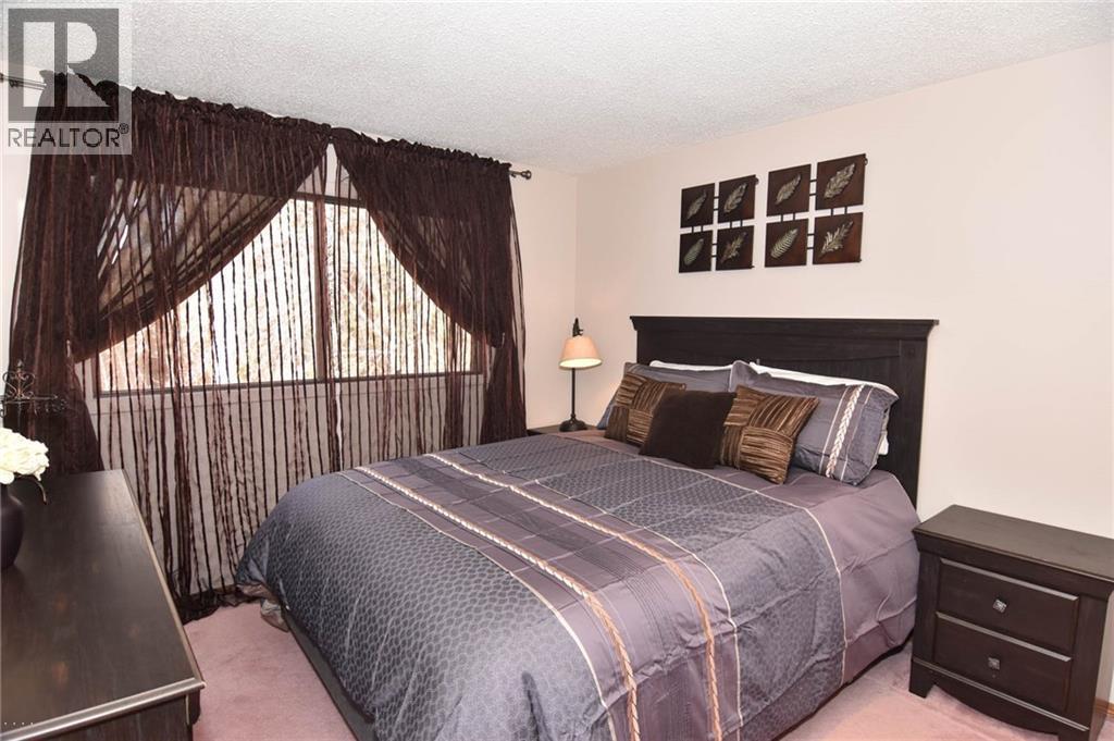 Photo 4 of 41 3302 50 Street Nw, Calgary AB