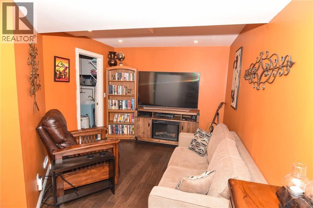 Photo 2 of 41 3302 50 Street Nw, Calgary AB