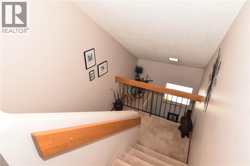 Photo 12 of 41 3302 50 Street Nw, Calgary AB