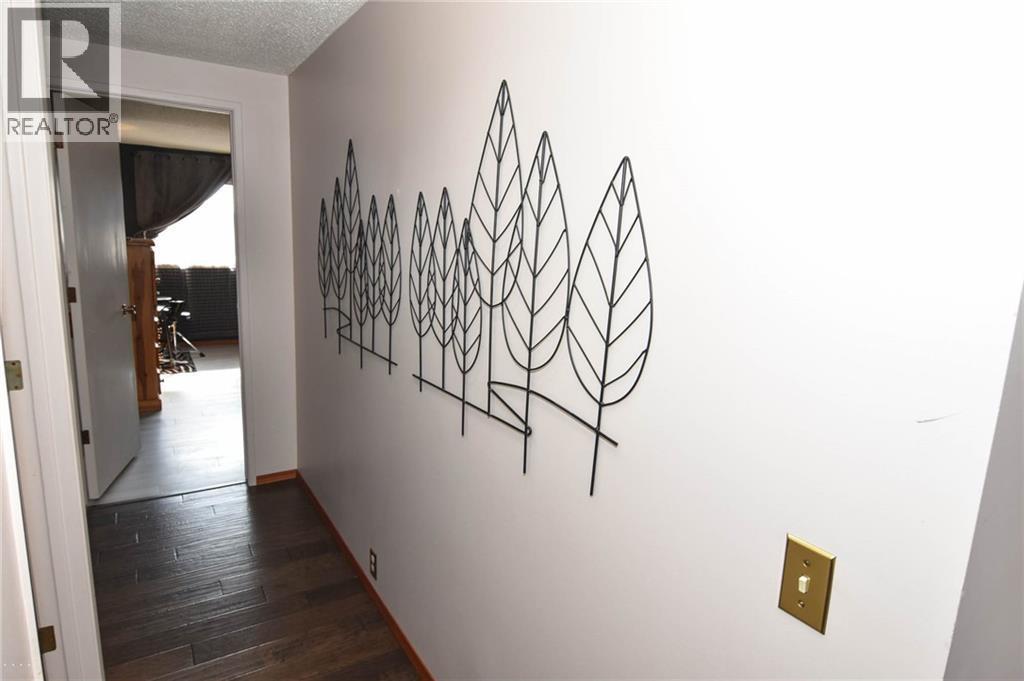 Photo 40 of 41 3302 50 Street Nw, Calgary AB