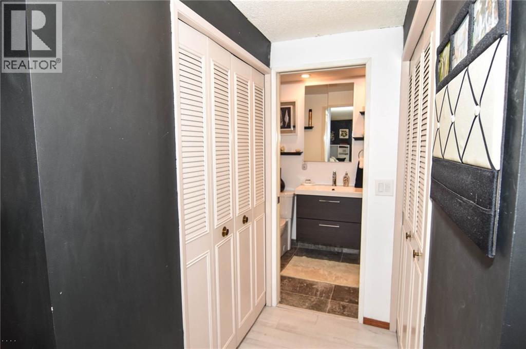 Photo 42 of 41 3302 50 Street Nw, Calgary AB