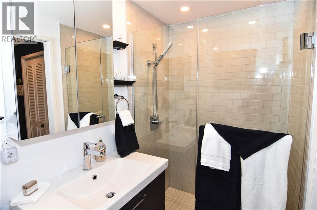 Photo 3 of 41 3302 50 Street Nw, Calgary AB