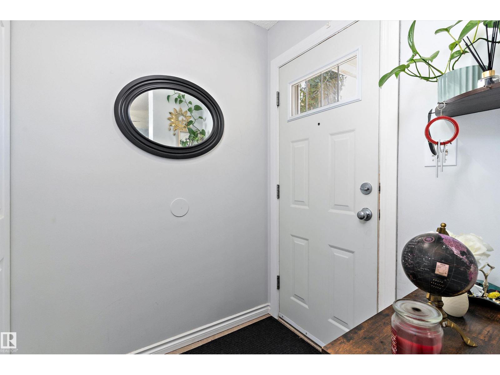 Photo 3 of 16491 115 St Nw, Edmonton AB
