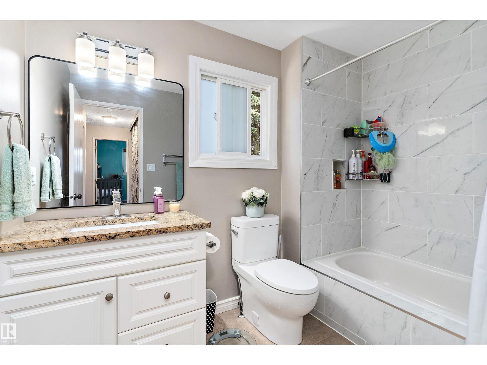 Photo 8 of 16491 115 St Nw, Edmonton AB