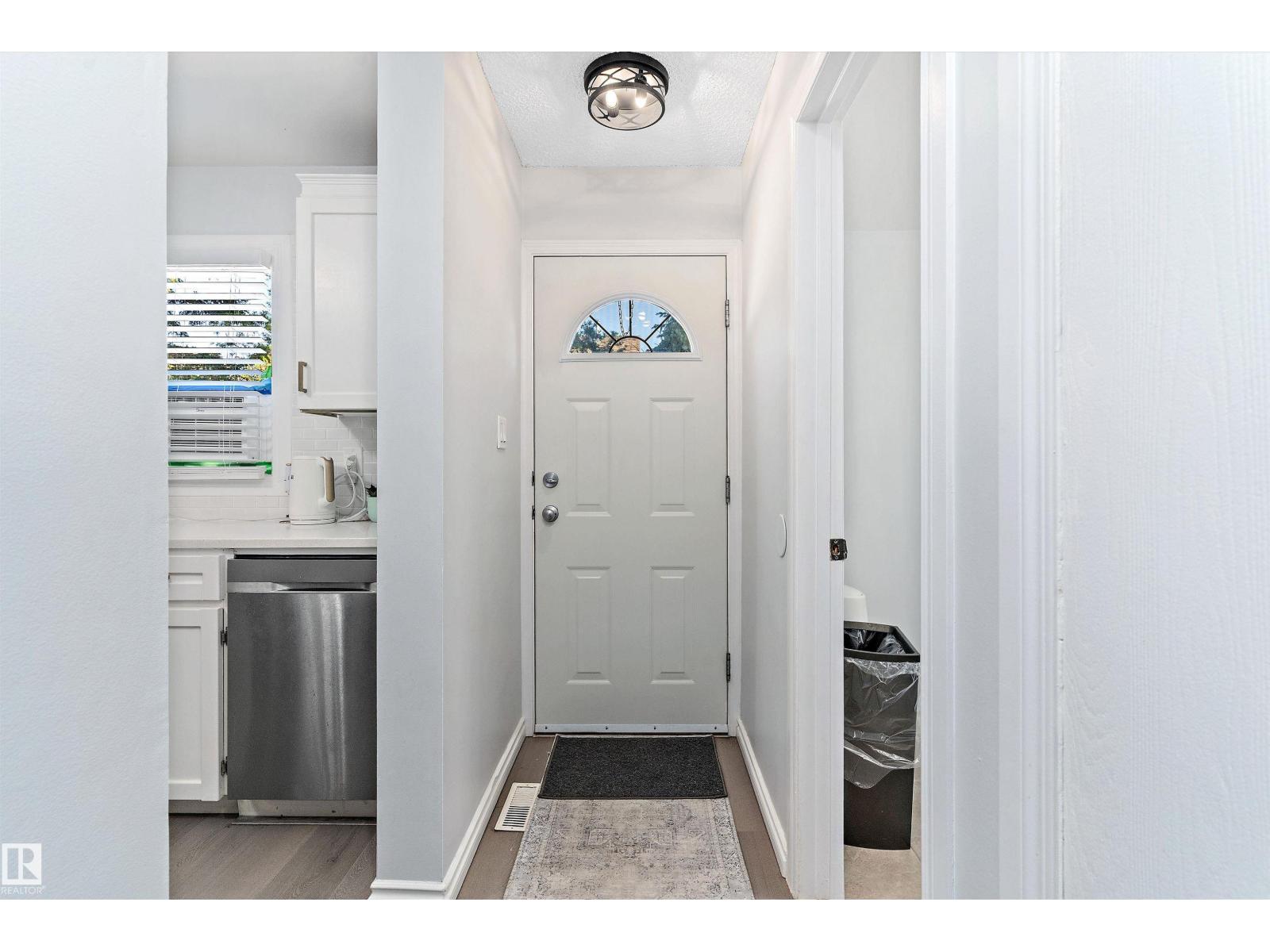 Photo 32 of 16491 115 St Nw, Edmonton AB