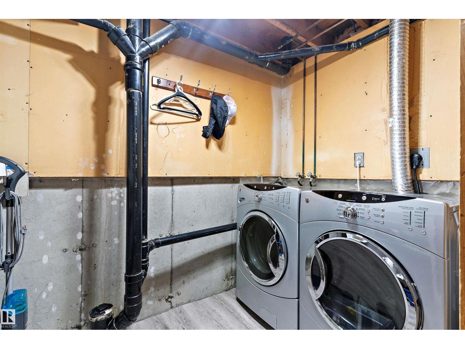 Photo 1 of 16491 115 St Nw, Edmonton AB