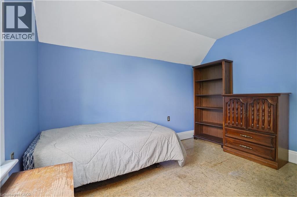 Photo 14 of 58 Pandora Avenue N, Kitchener ON