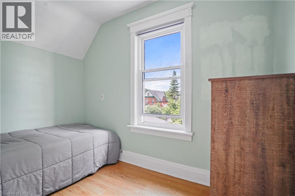 Photo 21 of 58 Pandora Avenue N, Kitchener ON