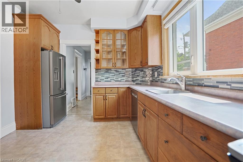 Photo 27 of 58 Pandora Avenue N, Kitchener ON