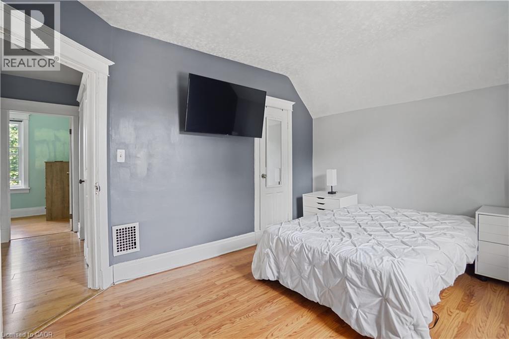 Photo 16 of 58 Pandora Avenue N, Kitchener ON