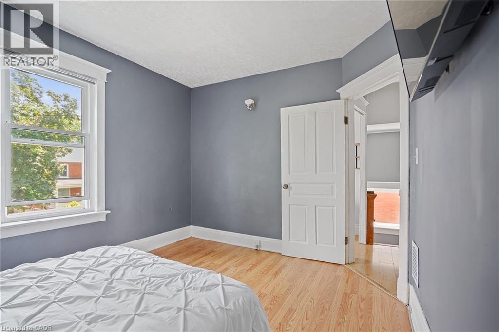 Photo 15 of 58 Pandora Avenue N, Kitchener ON