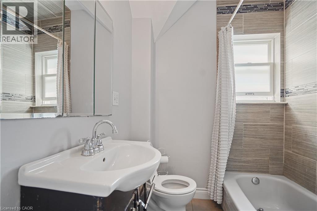 Photo 18 of 58 Pandora Avenue N, Kitchener ON