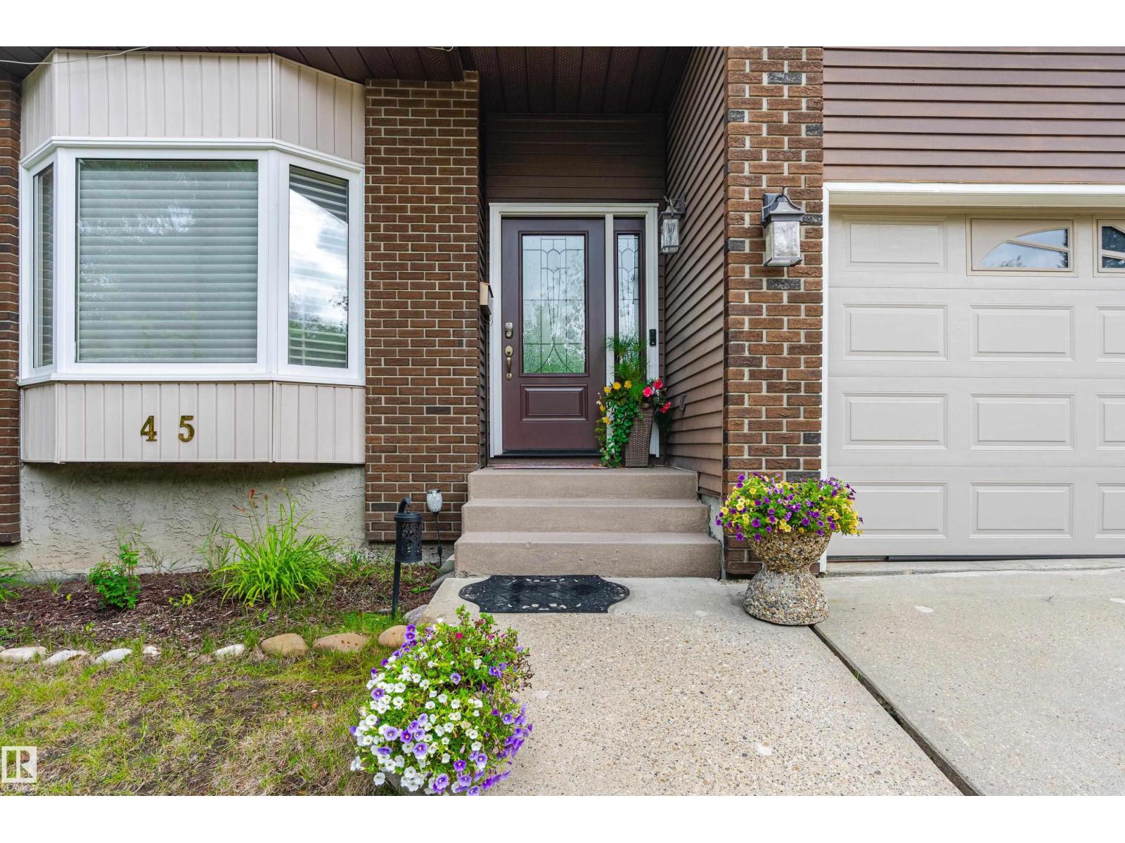 Photo 4 of 45 Wentworth Cr, St Albert AB
