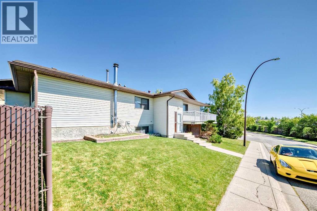 Photo 24 of 131 Ranchlands Court Nw, Calgary AB