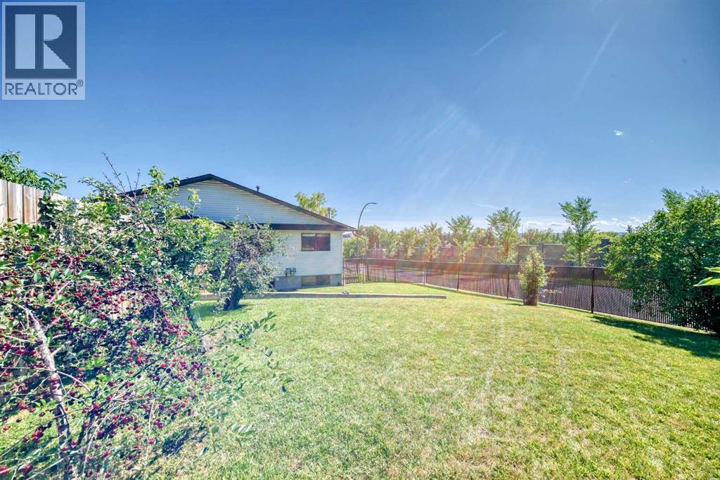Photo 20 of 131 Ranchlands Court Nw, Calgary AB