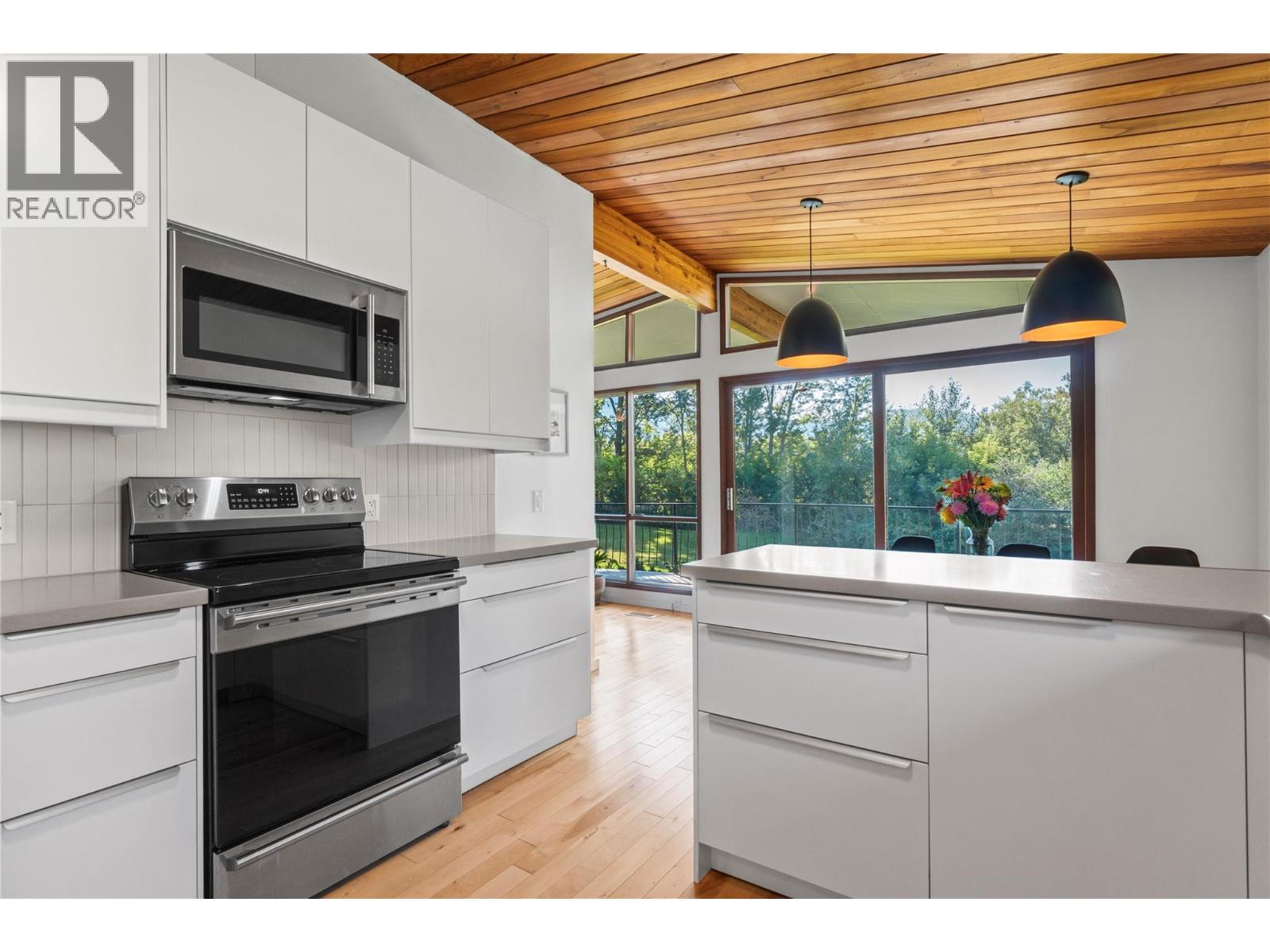 Photo 15 of 7161 50 Avenue Sw, Salmon Arm BC