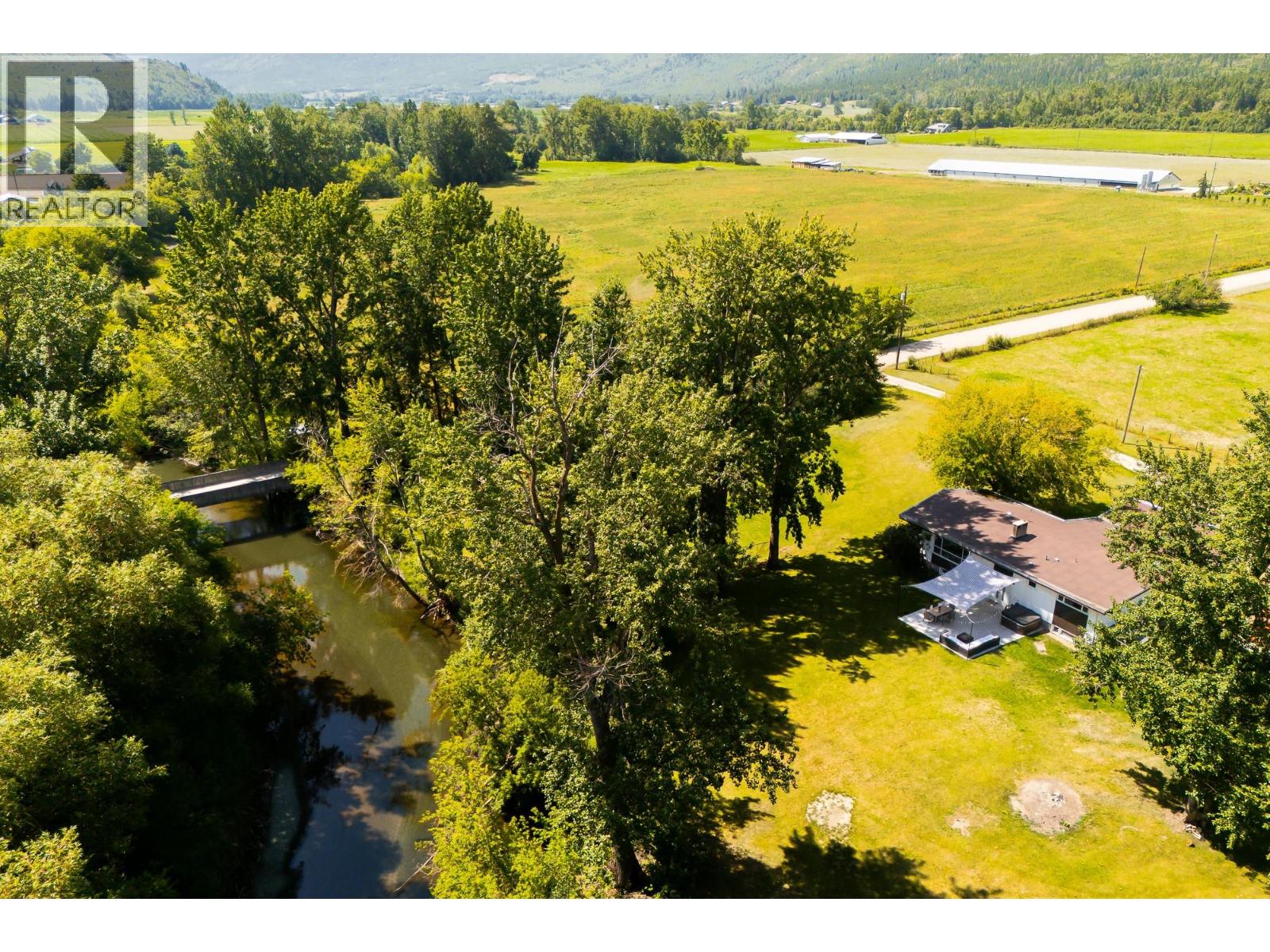 Photo 11 of 7161 50 Avenue Sw, Salmon Arm BC