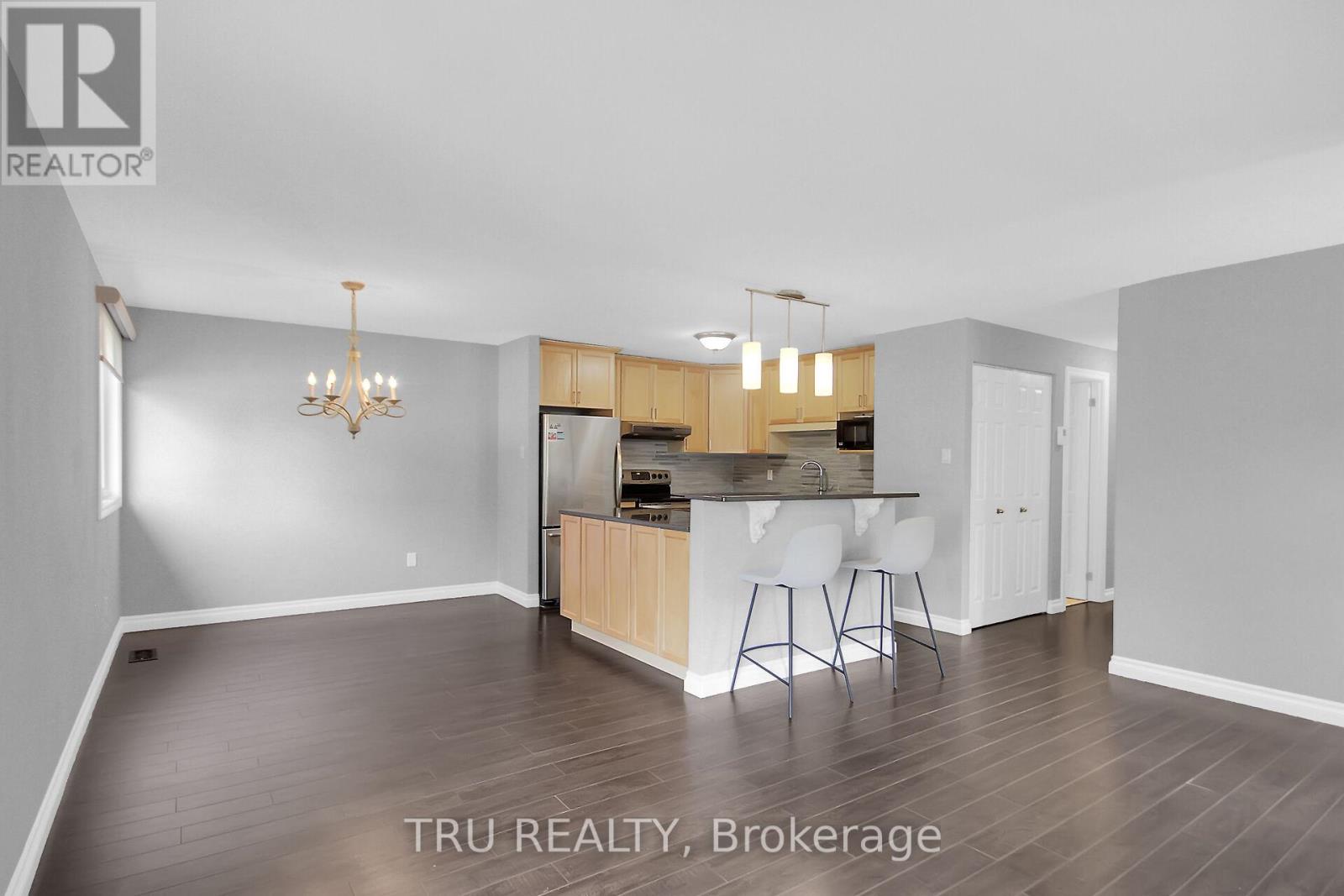 Photo 13 of 132 Rothesay Drive, Ottawa ON