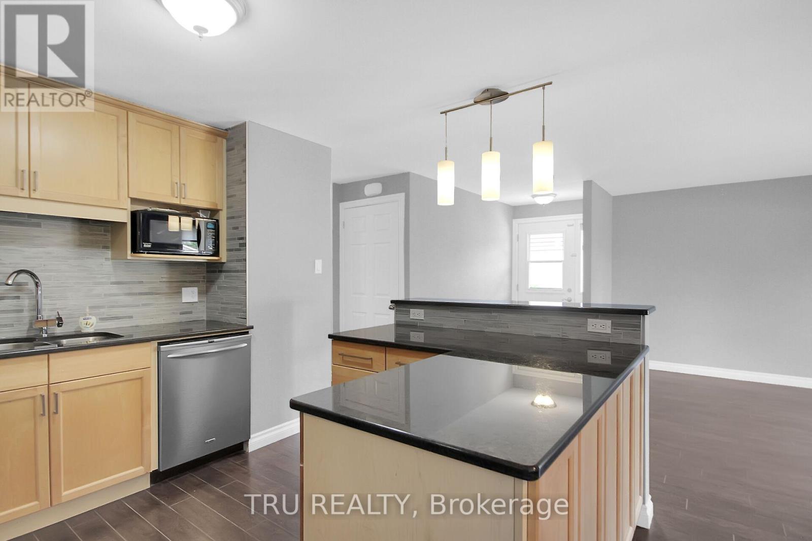 Photo 4 of 132 Rothesay Drive, Ottawa ON