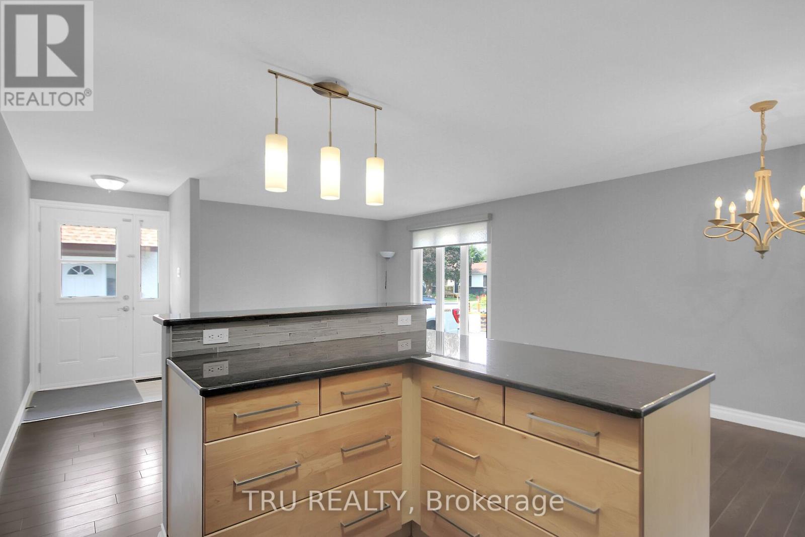 Photo 25 of 132 Rothesay Drive, Ottawa ON
