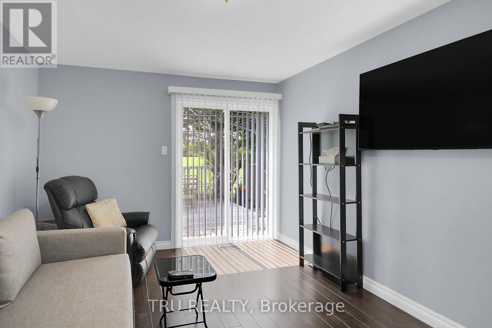 Photo 14 of 132 Rothesay Drive, Ottawa ON