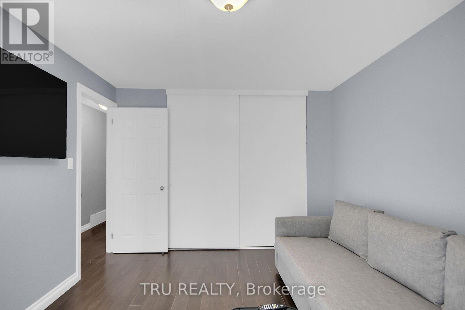 Photo 32 of 132 Rothesay Drive, Ottawa ON