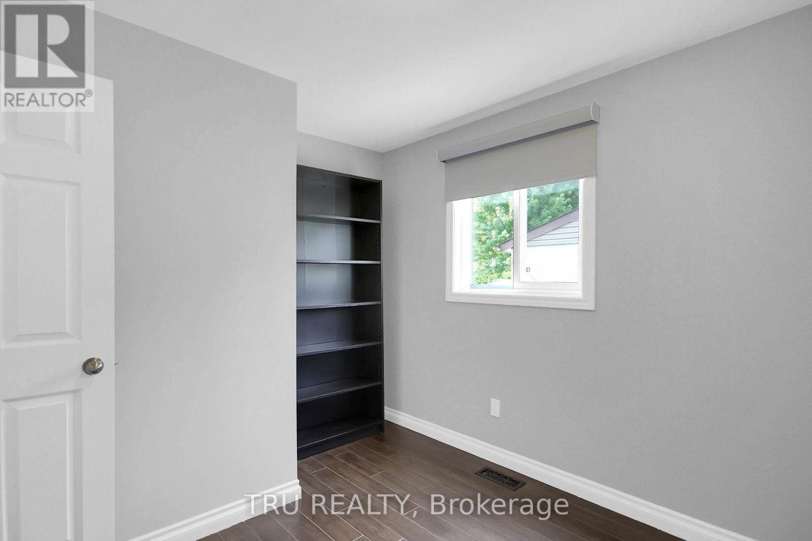 Photo 5 of 132 Rothesay Drive, Ottawa ON