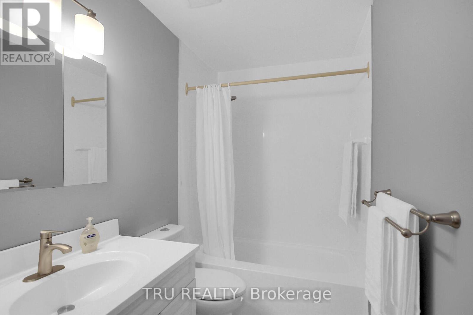 Photo 21 of 132 Rothesay Drive, Ottawa ON