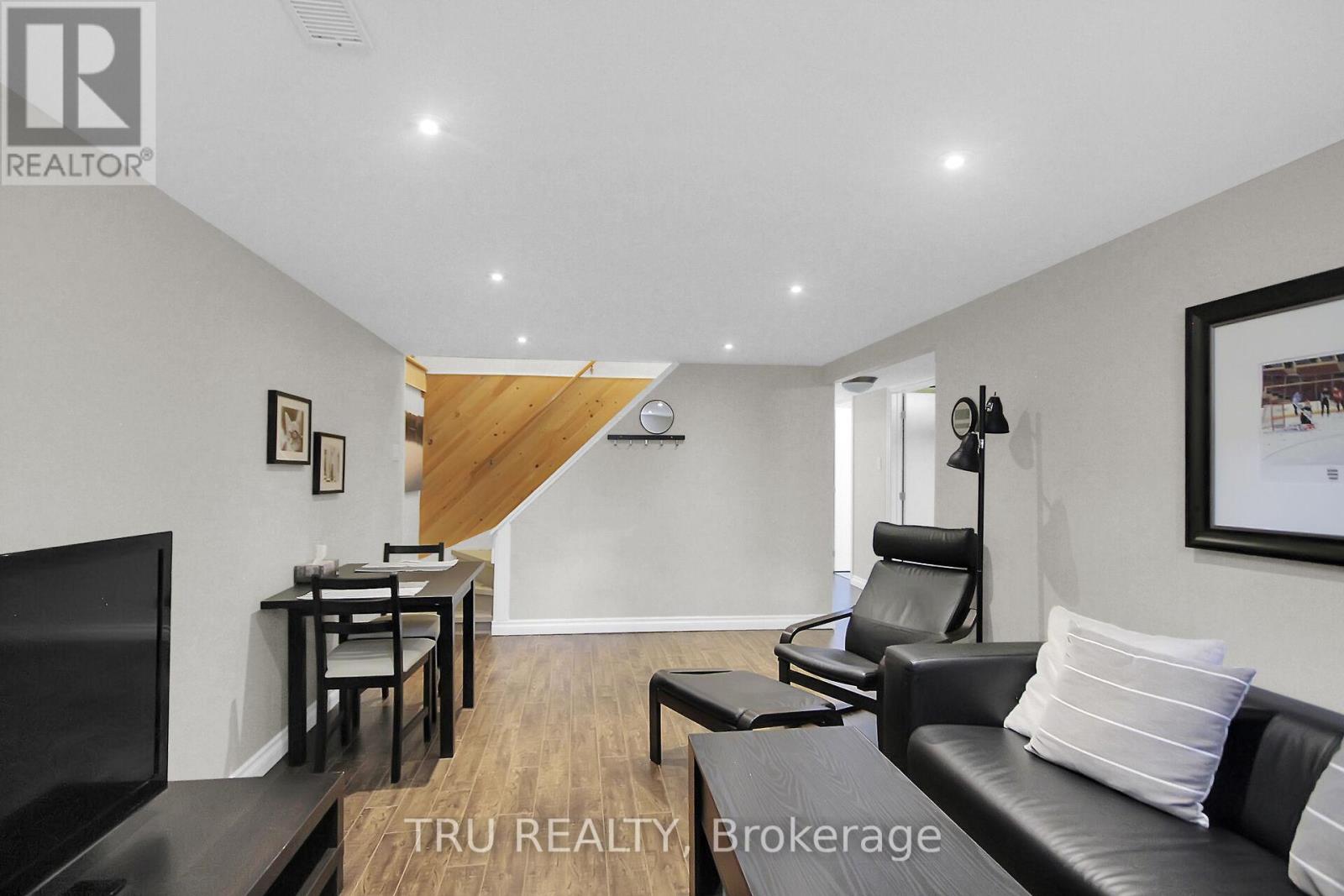 Photo 19 of 132 Rothesay Drive, Ottawa ON