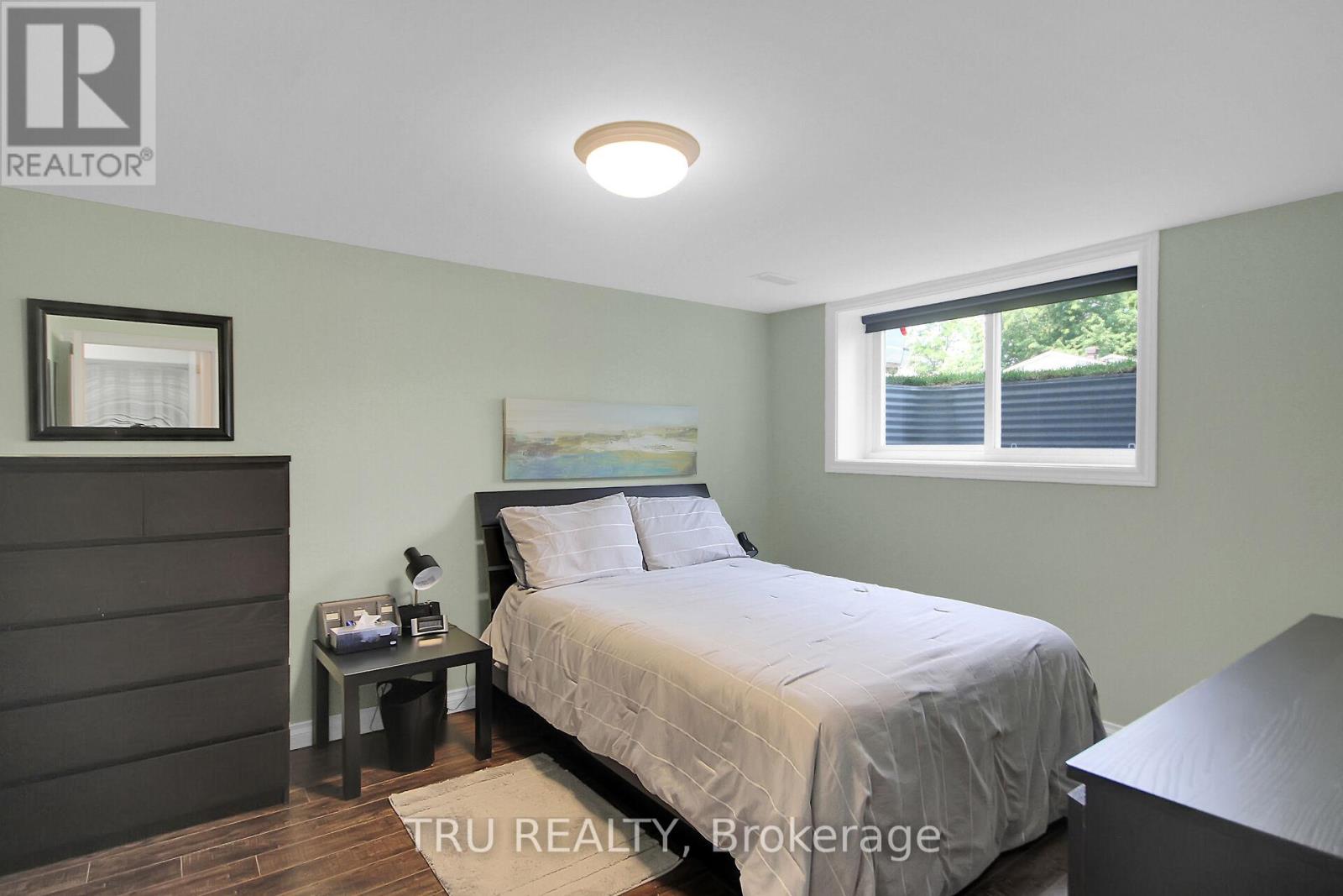 Photo 40 of 132 Rothesay Drive, Ottawa ON