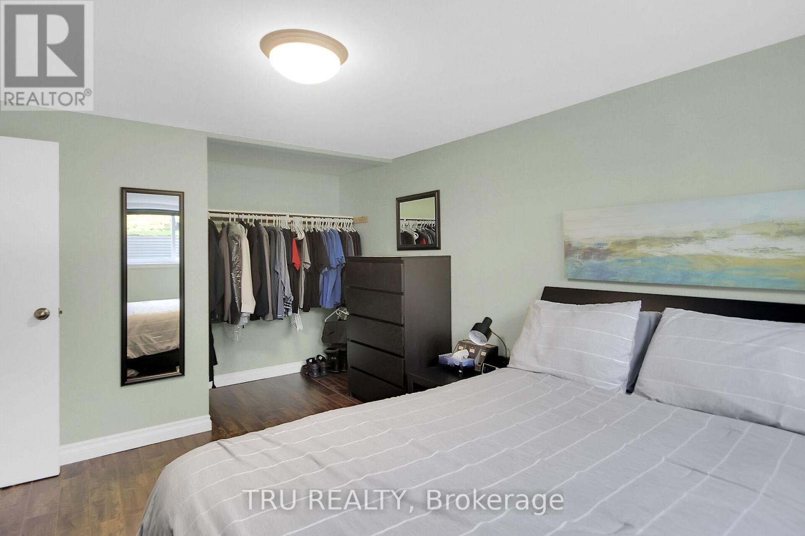 Photo 23 of 132 Rothesay Drive, Ottawa ON