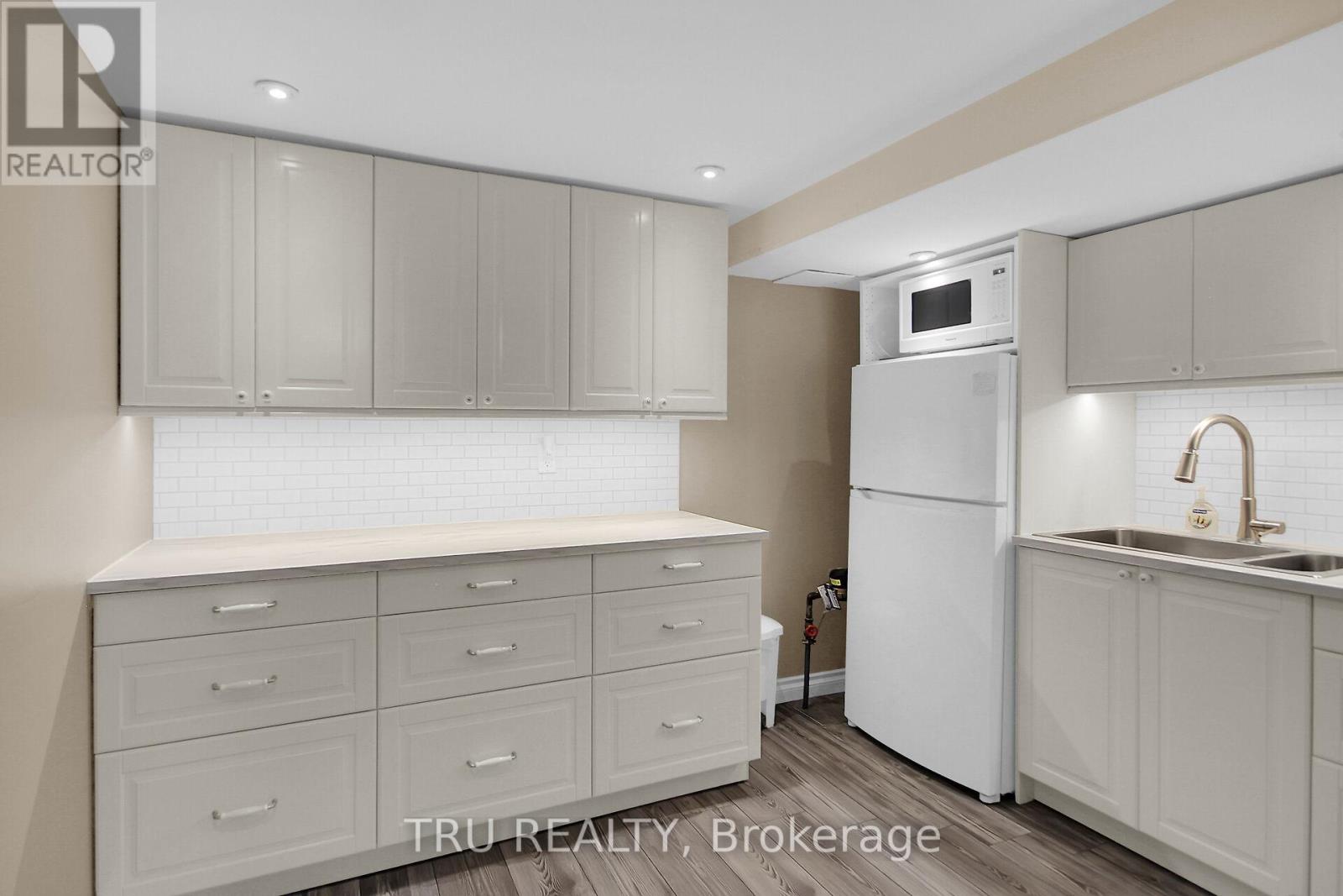 Photo 31 of 132 Rothesay Drive, Ottawa ON