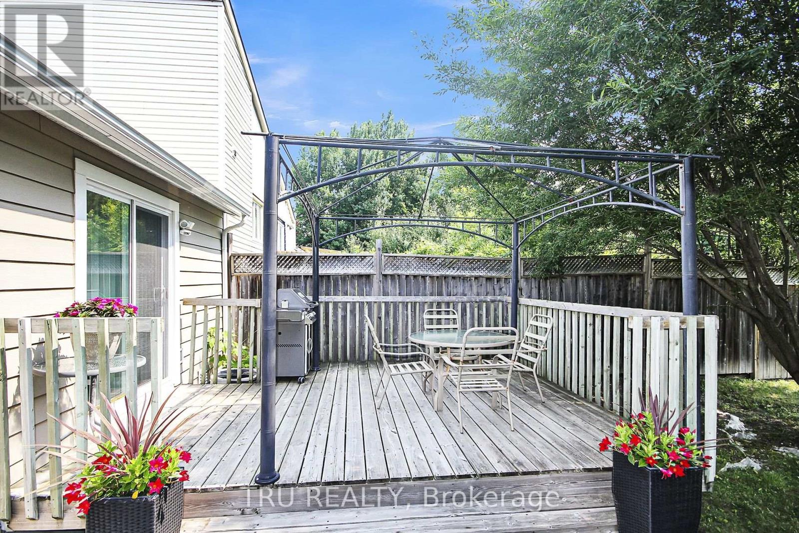 Photo 20 of 132 Rothesay Drive, Ottawa ON