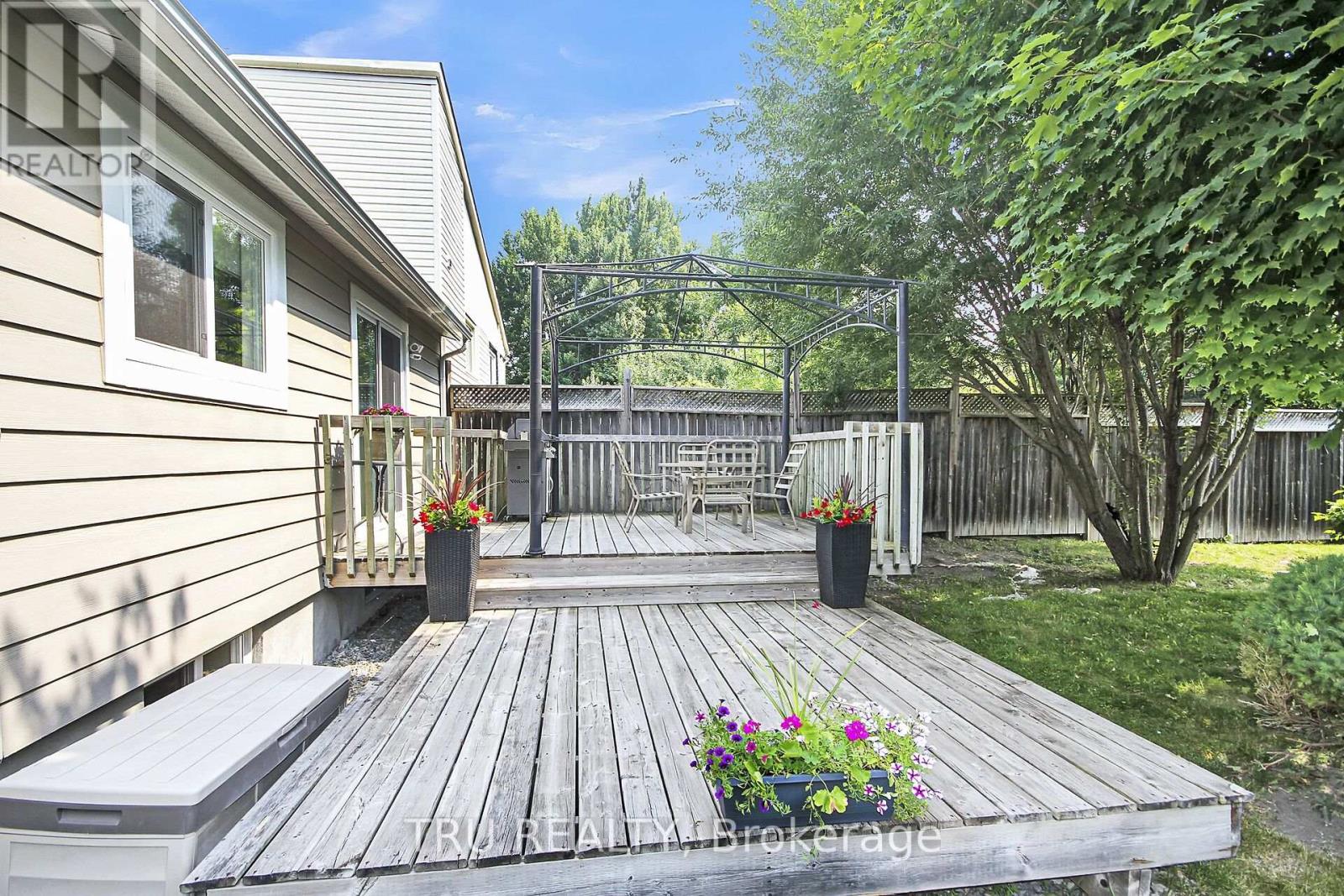 Photo 39 of 132 Rothesay Drive, Ottawa ON