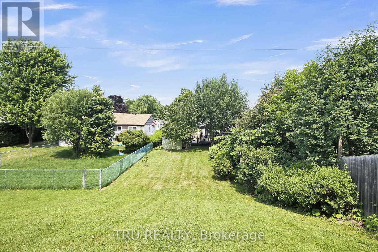 Photo 16 of 132 Rothesay Drive, Ottawa ON