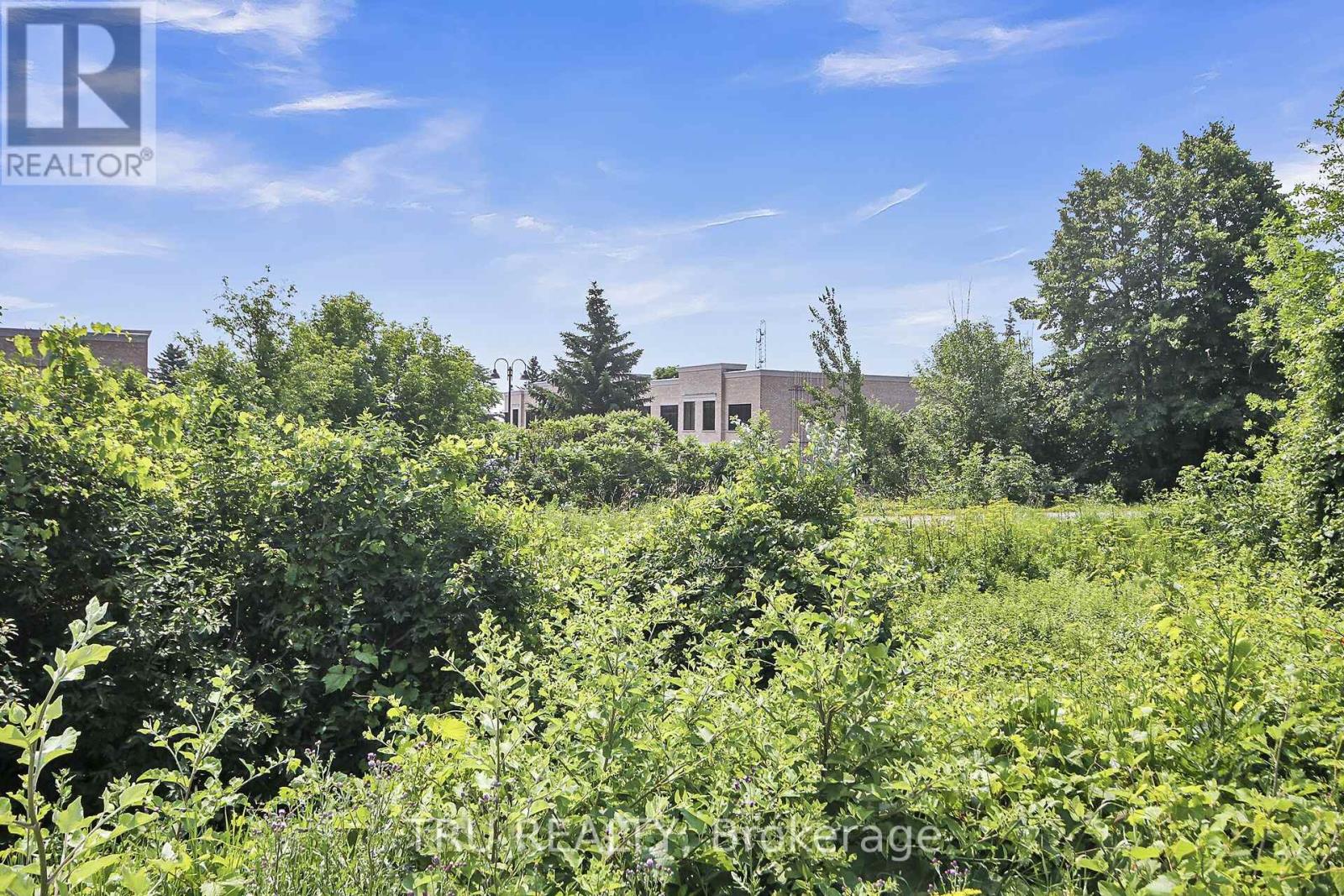 Photo 30 of 132 Rothesay Drive, Ottawa ON