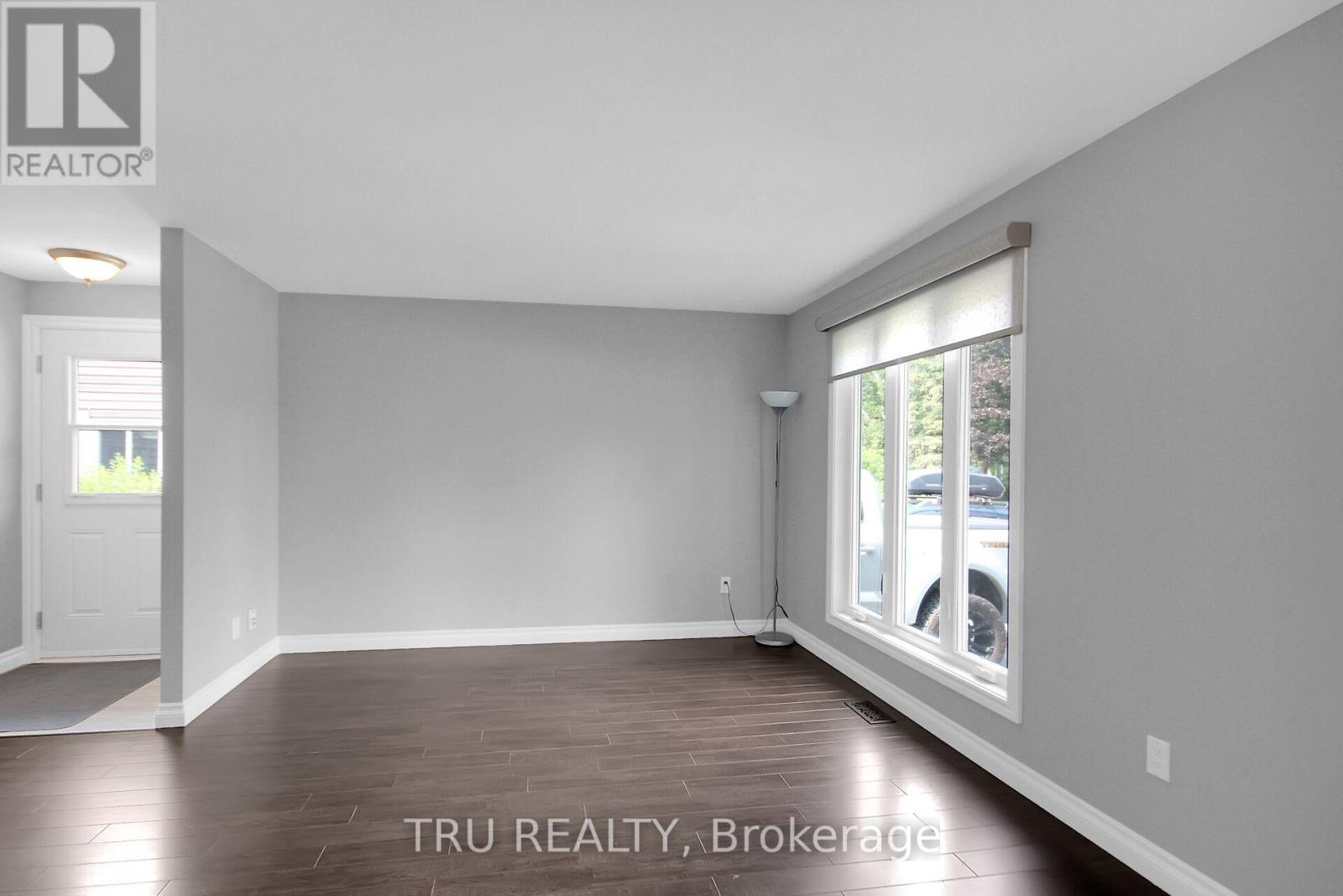 Photo 37 of 132 Rothesay Drive, Ottawa ON