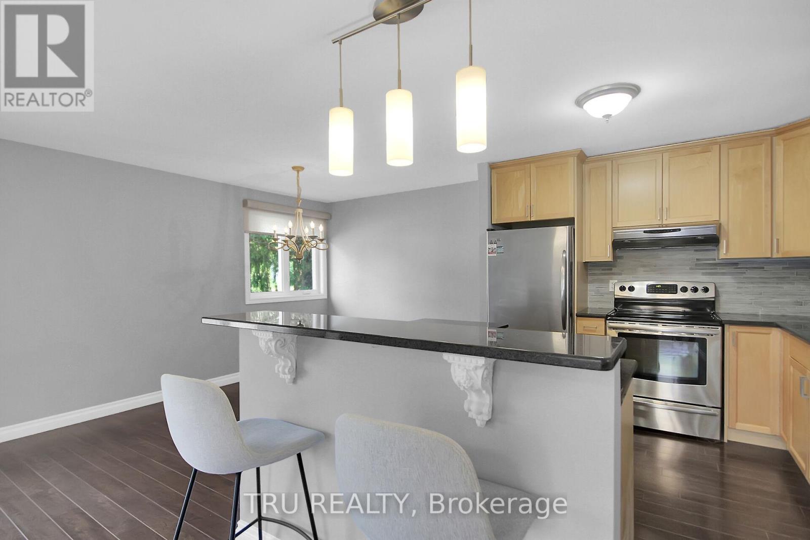 Photo 18 of 132 Rothesay Drive, Ottawa ON