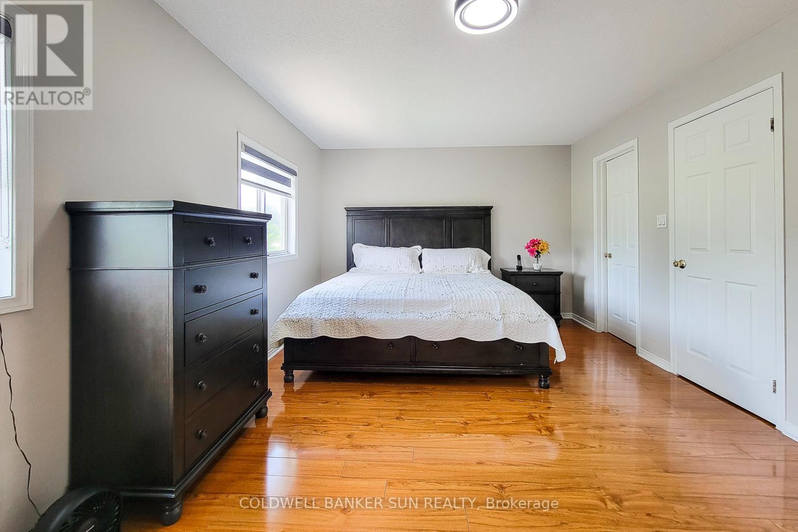 Photo 6 of 112 Meadow Wood Crescent, Hamilton ON