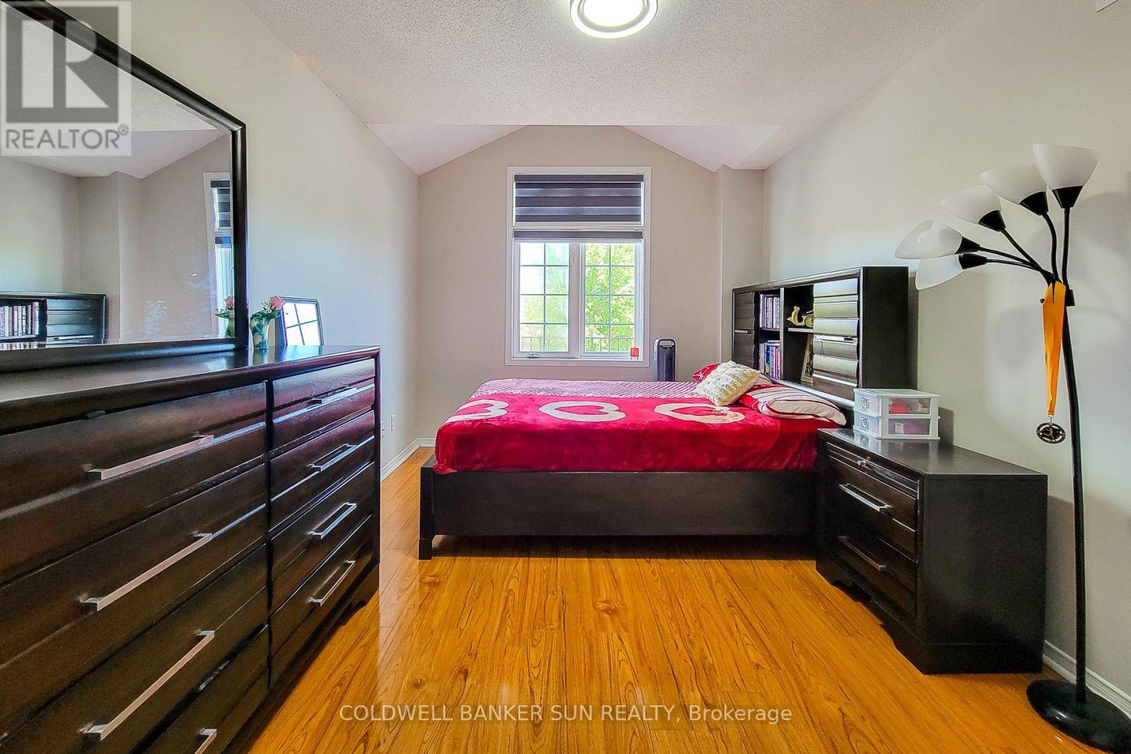 Photo 38 of 112 Meadow Wood Crescent, Hamilton ON