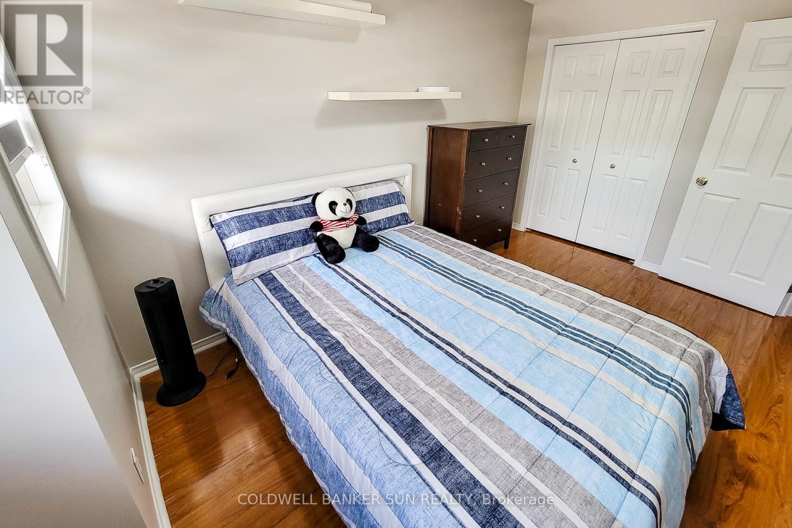Photo 10 of 112 Meadow Wood Crescent, Hamilton ON