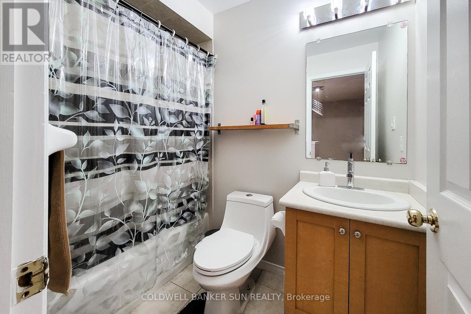 Photo 36 of 112 Meadow Wood Crescent, Hamilton ON